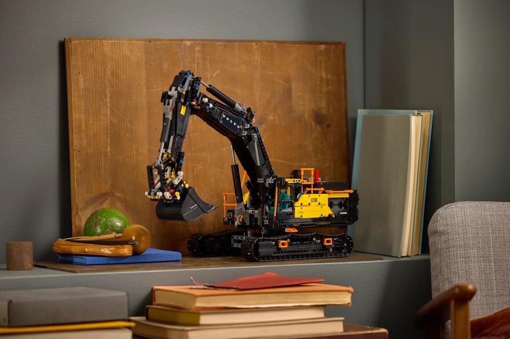 LEGO Technic 42215 Volvo EC500 Hybrid Excavator