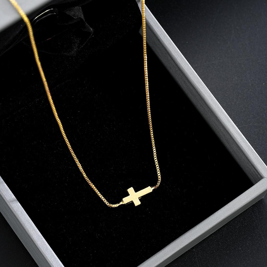 A Strip of Exquisite Fashion Stainless Steel Cross Necklace Suitable for Women's Clavicle Chain Jewerly Accessory Daily Wear