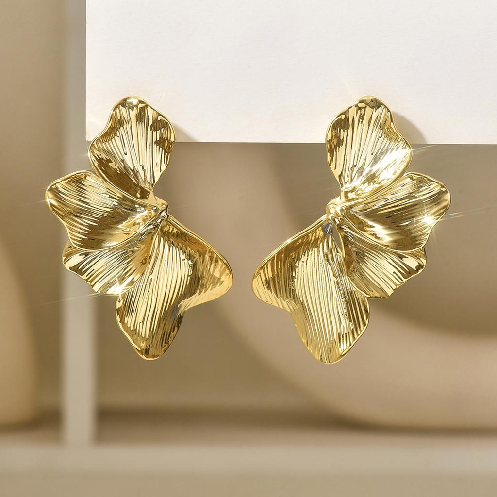 Elegant Ginkgo Leaves Stud Earrings Gold Color Petals Piercing Jewelry for Women Fashion Design
