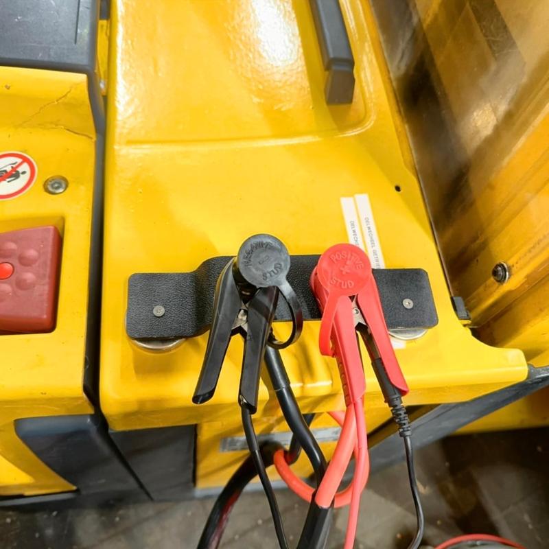 Automotive Marine Trailer Battery Jump Starter sey with Terminals Small Jump Starter set for Quick Power Solution