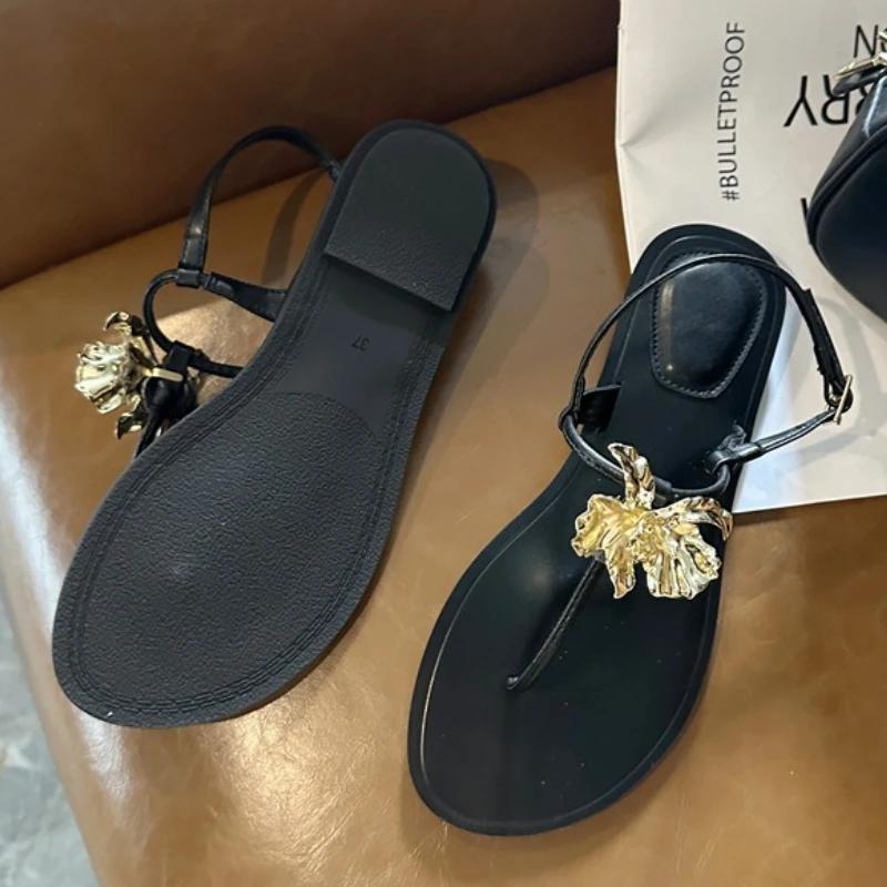 Fashion Fashion Metallic Flower Embellished Flat Sandals Women Comfort Soft Sole Ankle Buckle Design Beach Shoes Sexy Clip Toe Flip Flop