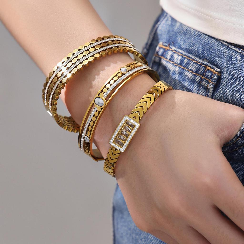 Bransoletka ze stali nierdzewnej platerowanej 18-karatowym złotem z zapięciem w kształcie rombu z cyrkoniami - Geometryczny styl INS Lekki luksusowy biżuteria ręczna