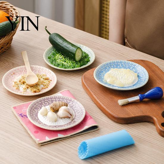 Portable Garlic Mincer Ceramic Grater Plate, Embossed Grinding Dish for Grating Manual Food Crusher Wasabi Ginger Cheese Chocolate Carrot Fruits