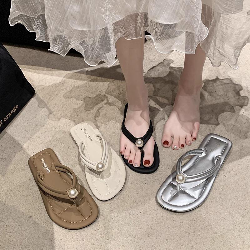 Flip-flops women's summer outer wear fashion year new non-slip flat bottom pinch feet seaside beach sandals