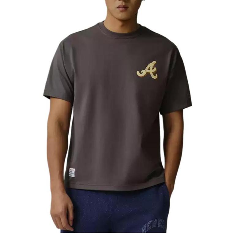 New Era MLB Atlanta Braves Cartoon Car Print Crew Neck Short Sleeve T-Shirt Men Tops Gray 13718774