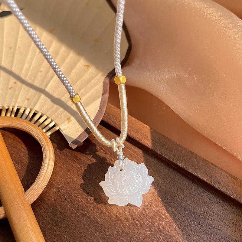 Zen Lotus Necklace: Retro Chinese Style Imitation Chalcedony Clavicle Chain with Braided Design