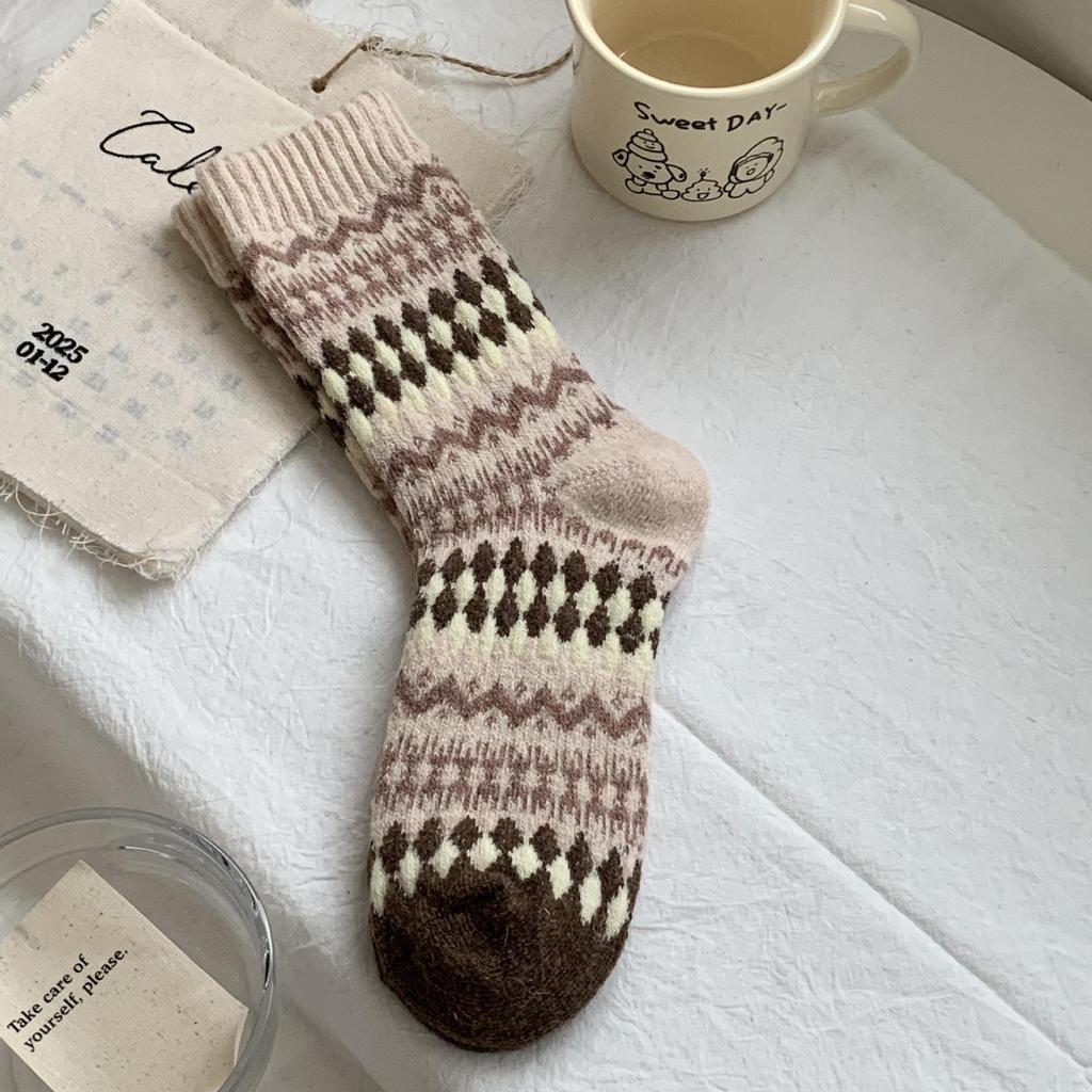Women's Retro Fair Isle Wool Socks - Ethnic Style, Warm, Mid-Calf, Perfect for Autumn/Winter