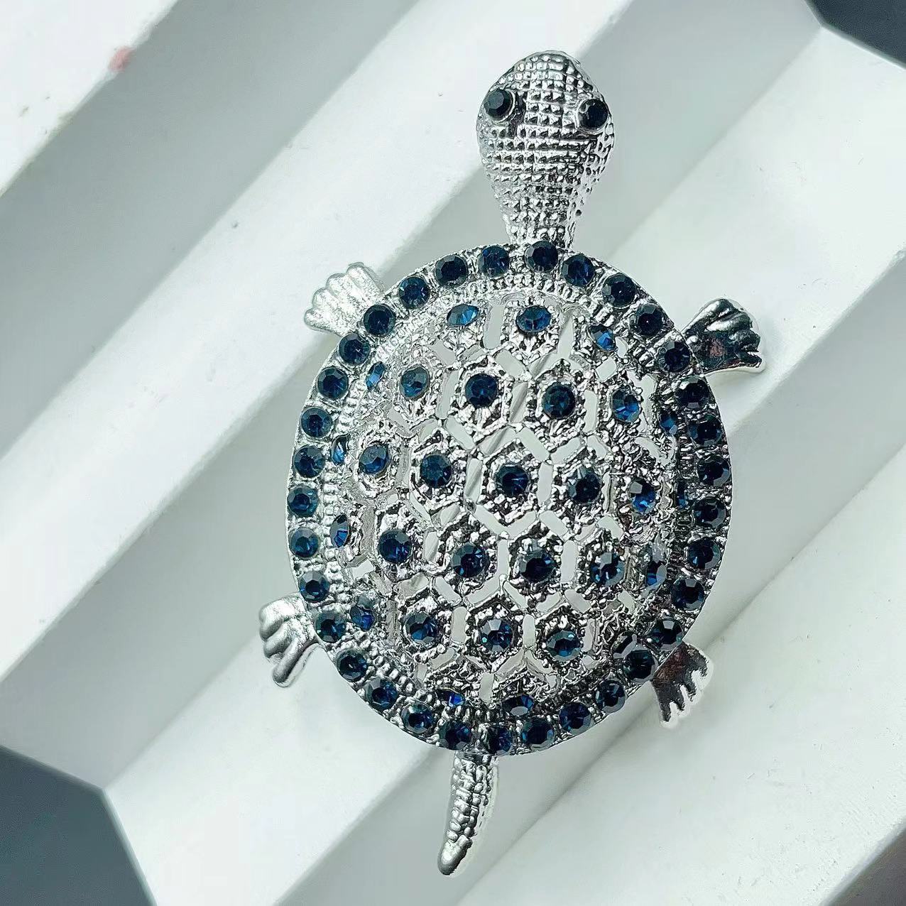 

Роскошные нежные броши в виде черепахи из циркония для женщин, изысканные блестящие булавки в виде черепахи со стразами, украшения для вечеринок с морскими животными, подарки серебряный