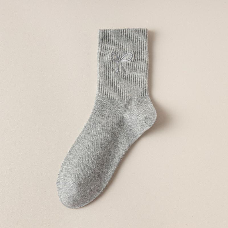 Women's Autumn and Winter Embroidered Bow Mid-calf Socks Breathable and Sweat-absorbing Long Calf Socks