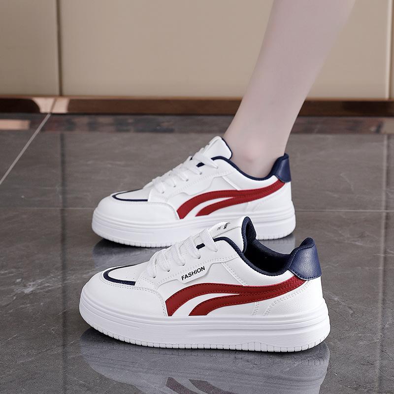 White shoes 2026 autumn new versatile casual women's flat bottomed small leather surface board shoes
