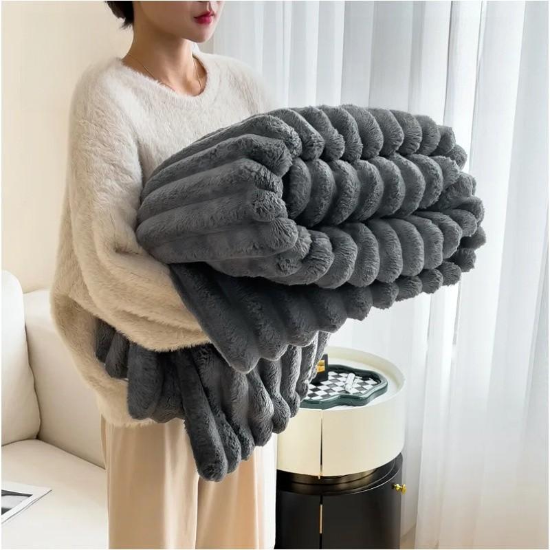 Multicolor Plush Milk Velvet Blanket With Soft Fabric For Relaxing Nap Time