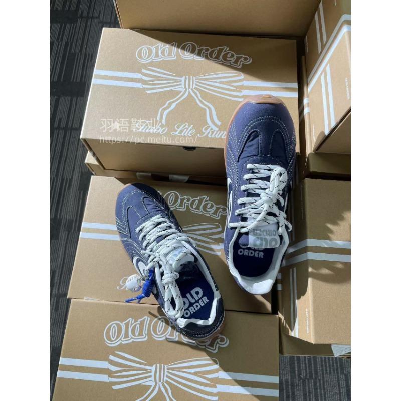 

Темно-синій 35