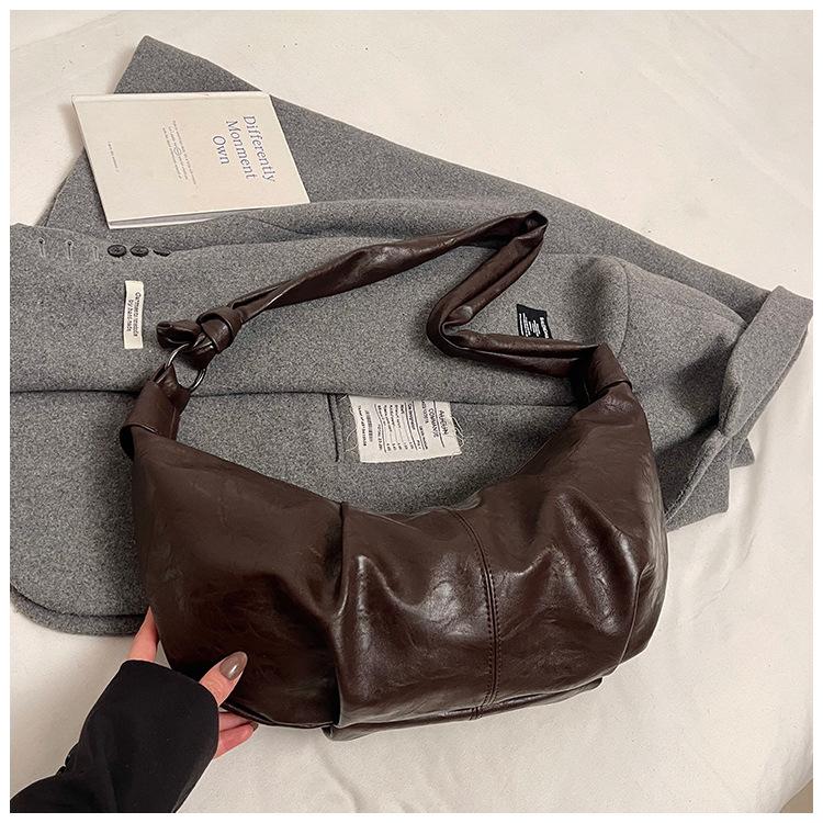 Large Capacity Retro Soft Leather Pleated Dumpling Bag Lazy Style Casual Versatile Horn Shoulder Messenger Bag