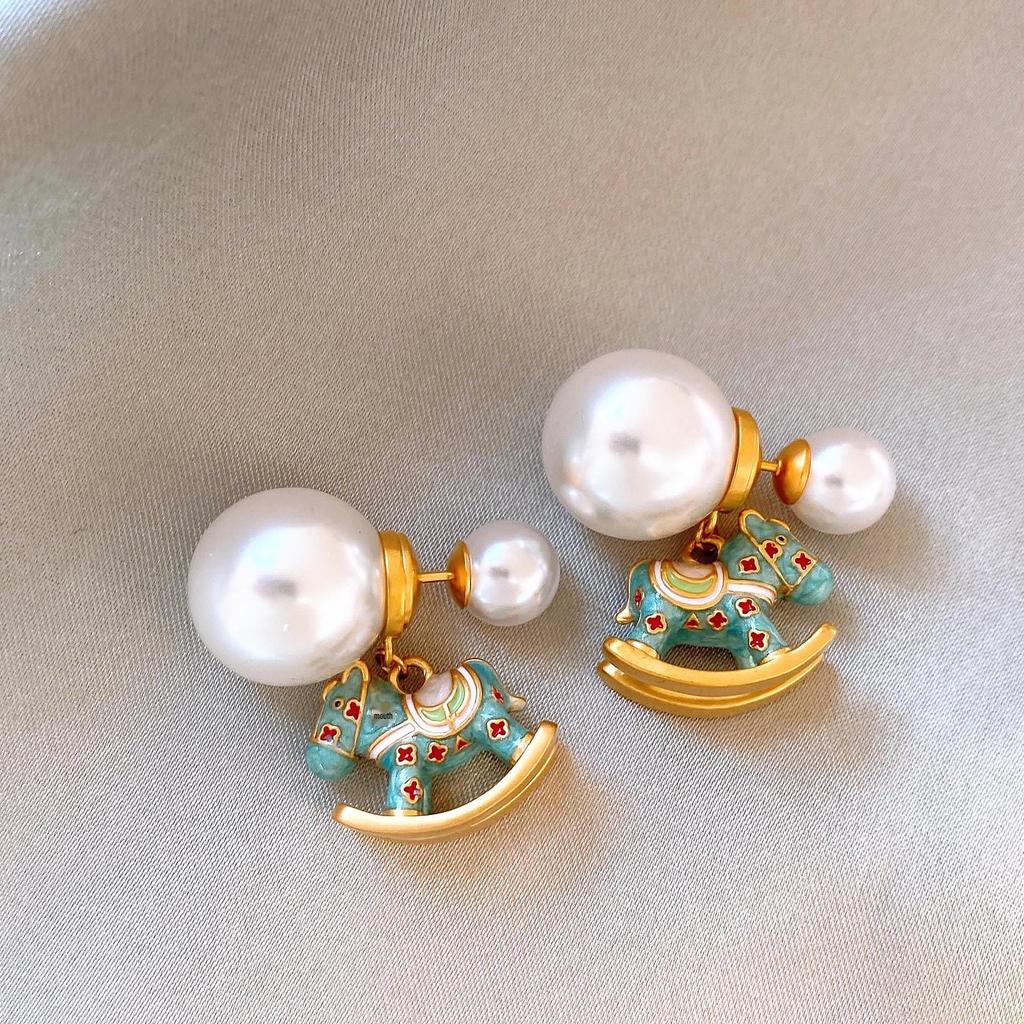 Elegant Pearl Stud Earrings with Two-Way Rocking Horse Design - Light Luxury Retro Style for Women