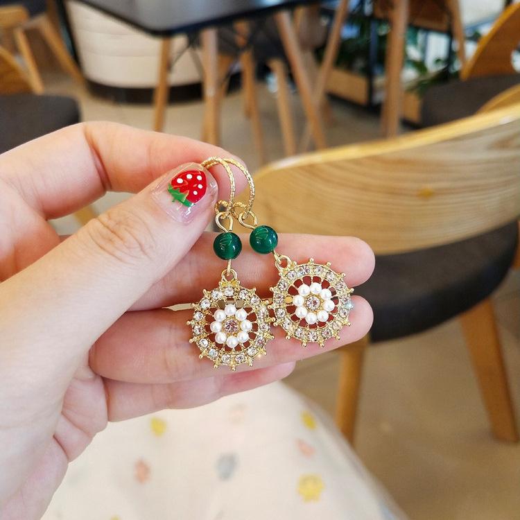 Lucky disc micro-inlaid craft earrings women s French pearl earrings simple fashion Japanese and Korean version earrings retro earrings серебряный