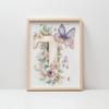Poster Buchstabe "T" In Blumen Und Schmetterlingen Poster Buchstabe "T" In Blumen Und Schmetterlingen, 30X40 Cm, Ohne Rahmen, Mattes Papier 230 Gsm
