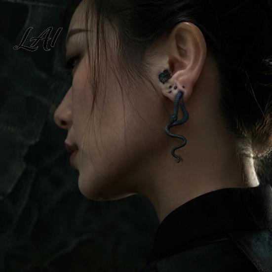 Gothic Punk Ear Accessories 1 Pair Vintage Snake Earrings Retro Front Back Style Animal Earrings Stud Serpent Halloween Statement Jewelry for