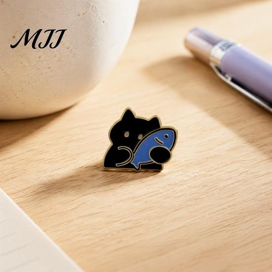 Alloy Badge Pin Holding Fish Cartoon Cat Brooch, Enamel Kitten Pin, Hats Decorative Pins Animal Clothing Accessories for Backpacks Scarves Jackets