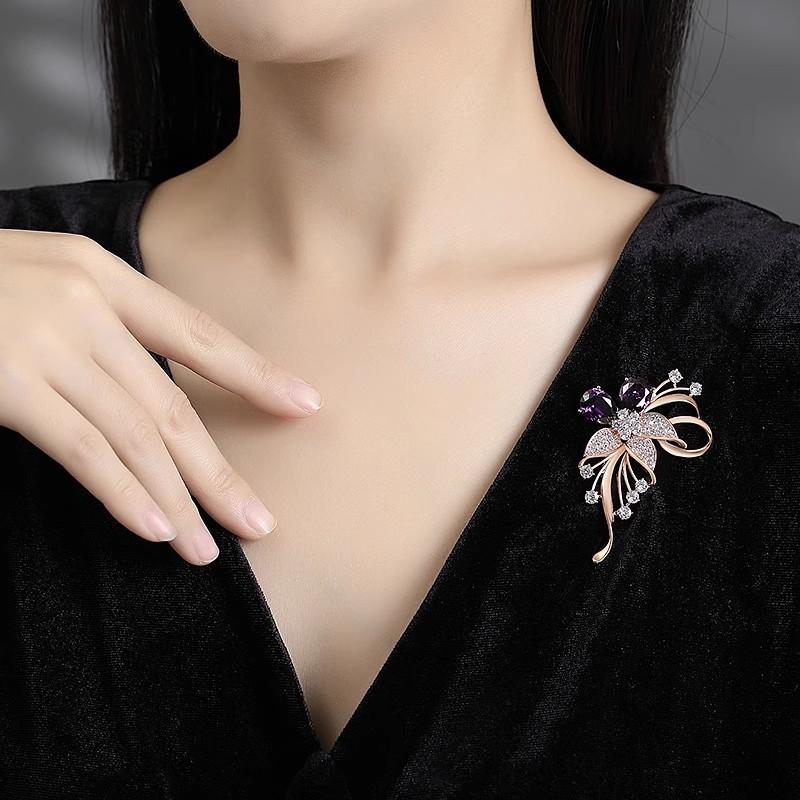 Delicate He Jinhua Brooch, High-end Women's Light Luxury Crystal Brooch Design Sense, Niche Anti-light Pin, Western Accessories