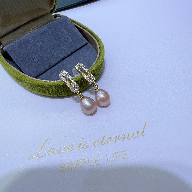 Elegant Natural Freshwater Pearl Stud Earrings with Simple Design