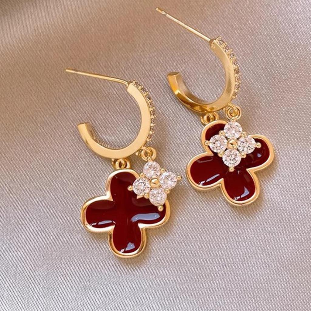 2026 Elegant Retro Hong Kong Style Red Autumn/Winter Stud Earrings with French Niche Design