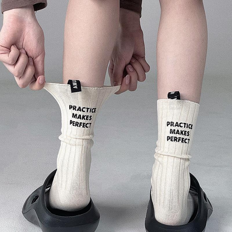 

Trendy Brand Niche Design Heel Label Letter Socks Couple Mid-Leg Socks Trendy Internet Celebrity Sports Cotton Socks One size fits all брудно-білий
