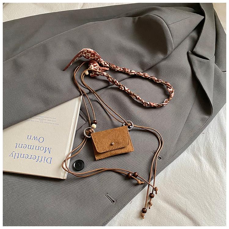 

High-value retro fashion small bag women s 2025 autumn new popular messenger bag exquisite shoulder small square bag