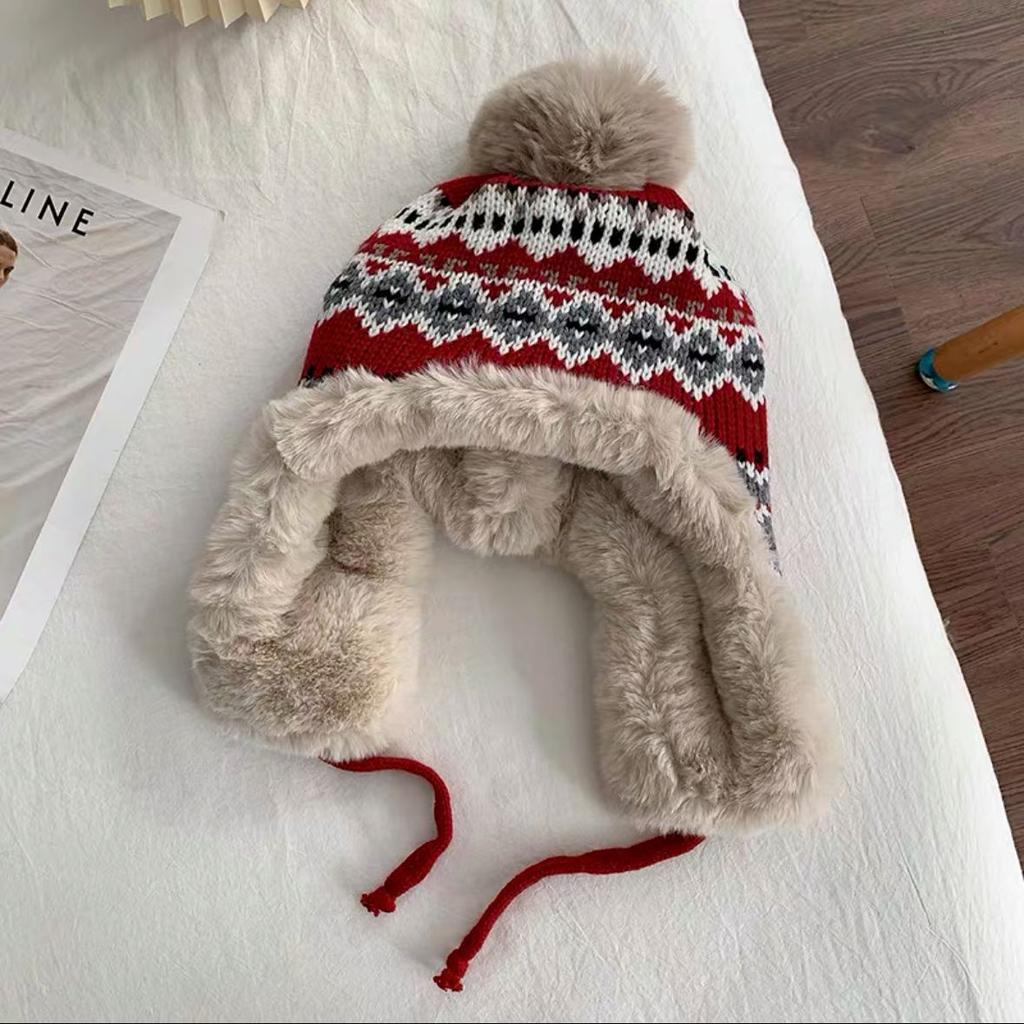 Wool hat female retro shows small face, winter plush thickened warm riding ear protection cold Lei Feng hat tide