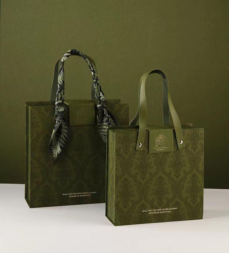 Retro European Wedding Candy Gift Box for Engagements and Banquets