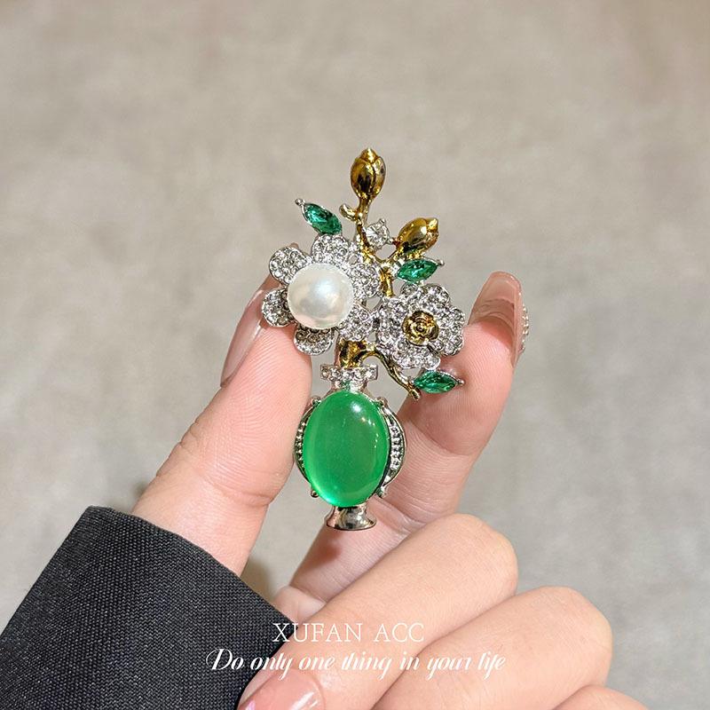 New Chinese Style Niche Retro Elegant Floral Vase Brooch