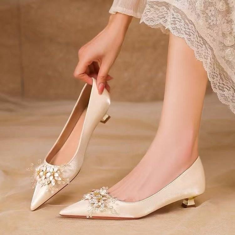 Sweet Pumps for Women Slides Casual Party Strange Low Heels Classic Shoes for Women Flower Pointed Toe Women Shoes