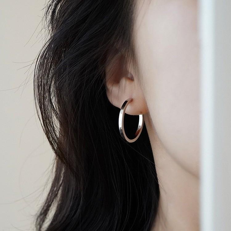 Stylish And Exquisite Imitation Silver French Ring Earrings, Trendy High-End Stud Earrings, Niche Design, Plain Ring Earrings, Ear Women