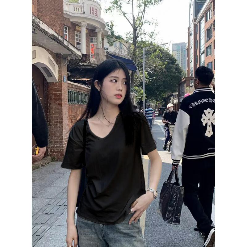 

Женская повседневная приталенная футболка с V-образным вырезом и короткими рукавами M (52.5-60 kg)