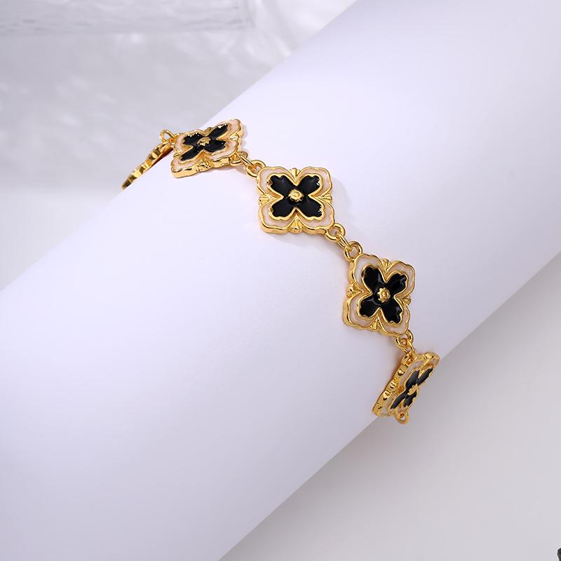 Retro Five-leaf Clover Bracelet Women's Jewelry Personalized Design Hand Jewelry Advanced Sense