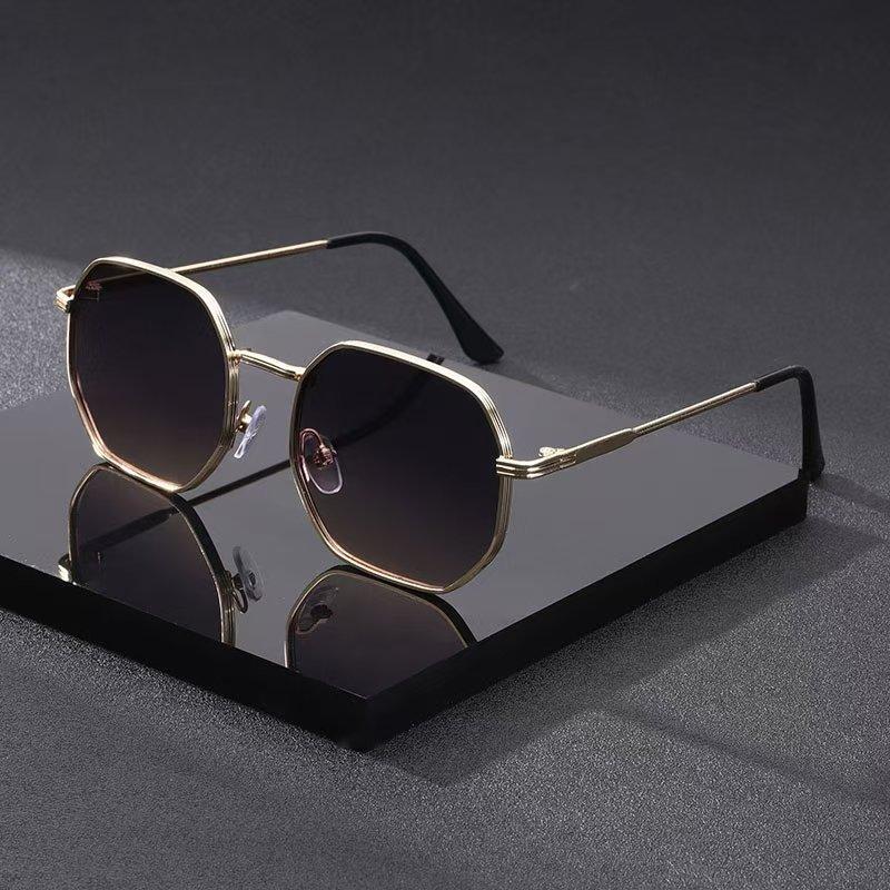 

Vintage Square Sunglasses For Women Men Outdoor Sun Glasses Female Metal Oval Eyewear Oculos De Sol 1PC