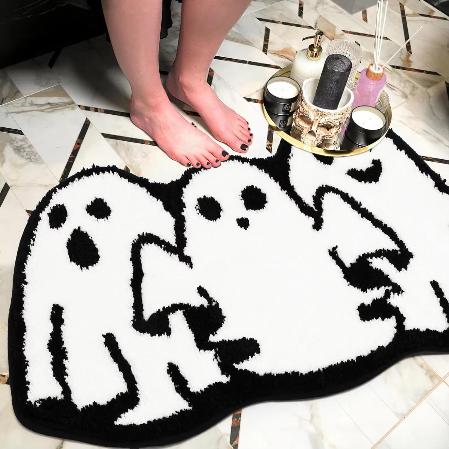 

VIKAMA Halloween Ghost Carpet Cute Waterproof Quick-Drying Rugs Living Room Sofa Carpet Bathroom Floor Mat Door Mat Furniture De 40X60CM (1.3X2FT
