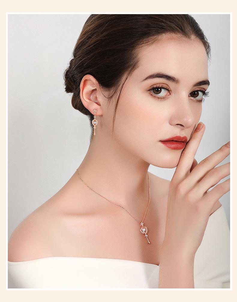 Collier Sceptre Cœur en Argent Sterling Star City - Pendentif de Luxe Léger pour Femme avec Détails Micro-Sertis sur Chaîne Claviculaire