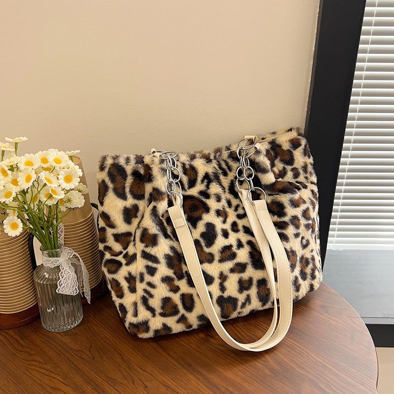 Simple and large-capacity new trendy fashion leopard print plush tote bag atmospheric shoulder bag underarm bag women's bag