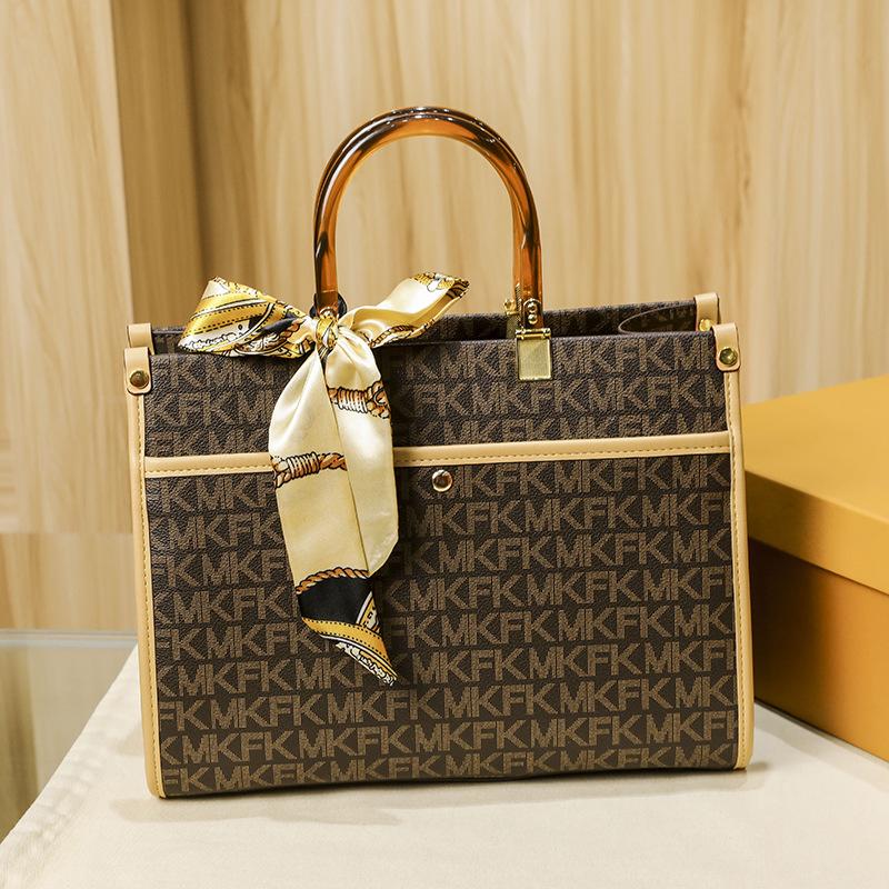 

Сумка женская осенне-зимняя новая на плечо большой вместимости сумка-тоут с высоким чувством портативная большая сумка женская универсальная сумка-мессенджер