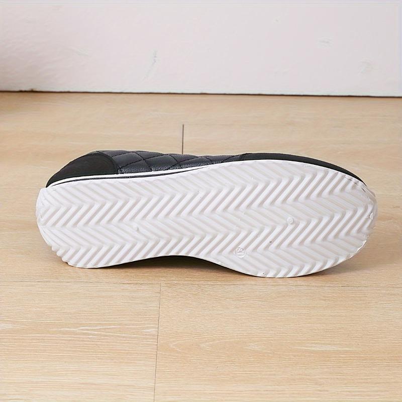 Large-sized White Sneakers, Women's Shoes, Flat Sneakers, New Spring 2025 Korean-style Fashionable Sports Shoes, Versatile and Lightweight