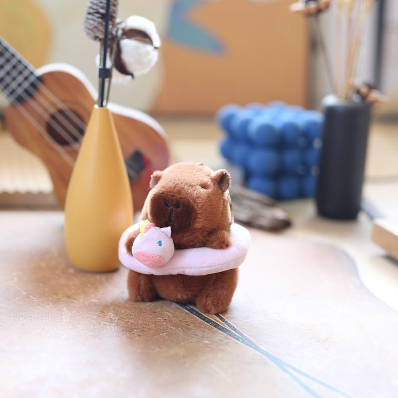 

Милый милый плавательный круг Капибала маленькая подвеска плюшевая игрушка кукла сумка подвесной брелок кукла 12 cm.