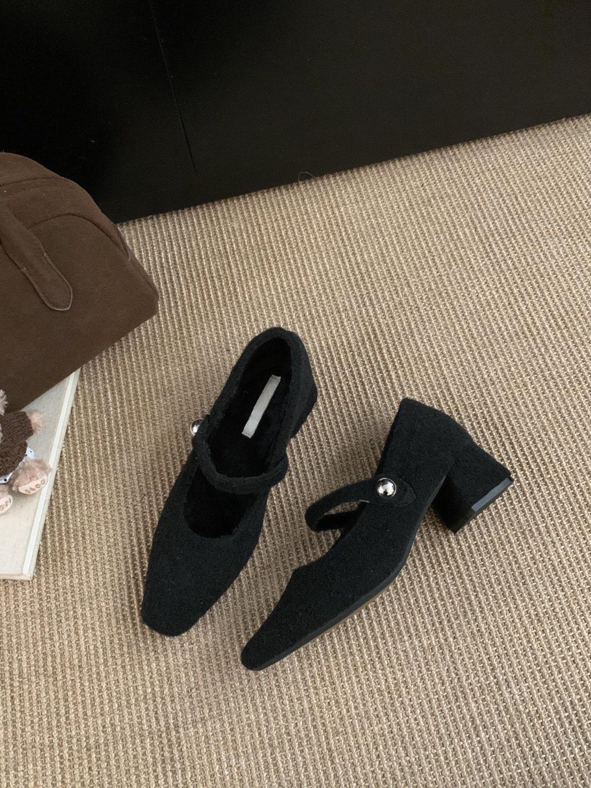 

Туфли-лодочки серые с квадратной головкой и толстым каблуком женские зимние французские темпераментные бархатные вечерние туфли Мэри Джейн на высоком каблуке пушистые 35 чёрный