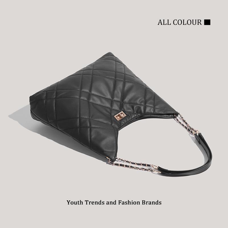 Xiaoxiang Rhombus New Temperament Commuter Shoulder Messenger Bag Large Capacity