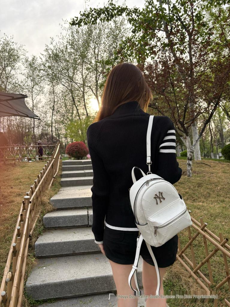 Koreanischer MLB Diamant Argyle NY Geprägter Damen Vielseitiger Trendiger Crossbody Rucksack