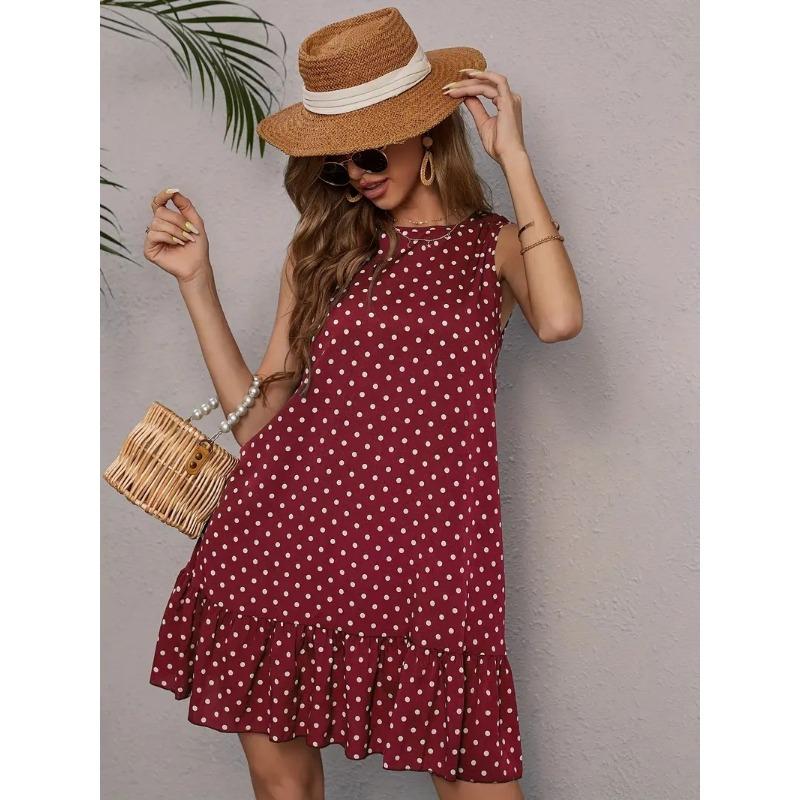 

The chic sleeveless dress for spring and summer features an elegant black and white polka dot print pattern, a fashionable 5XL