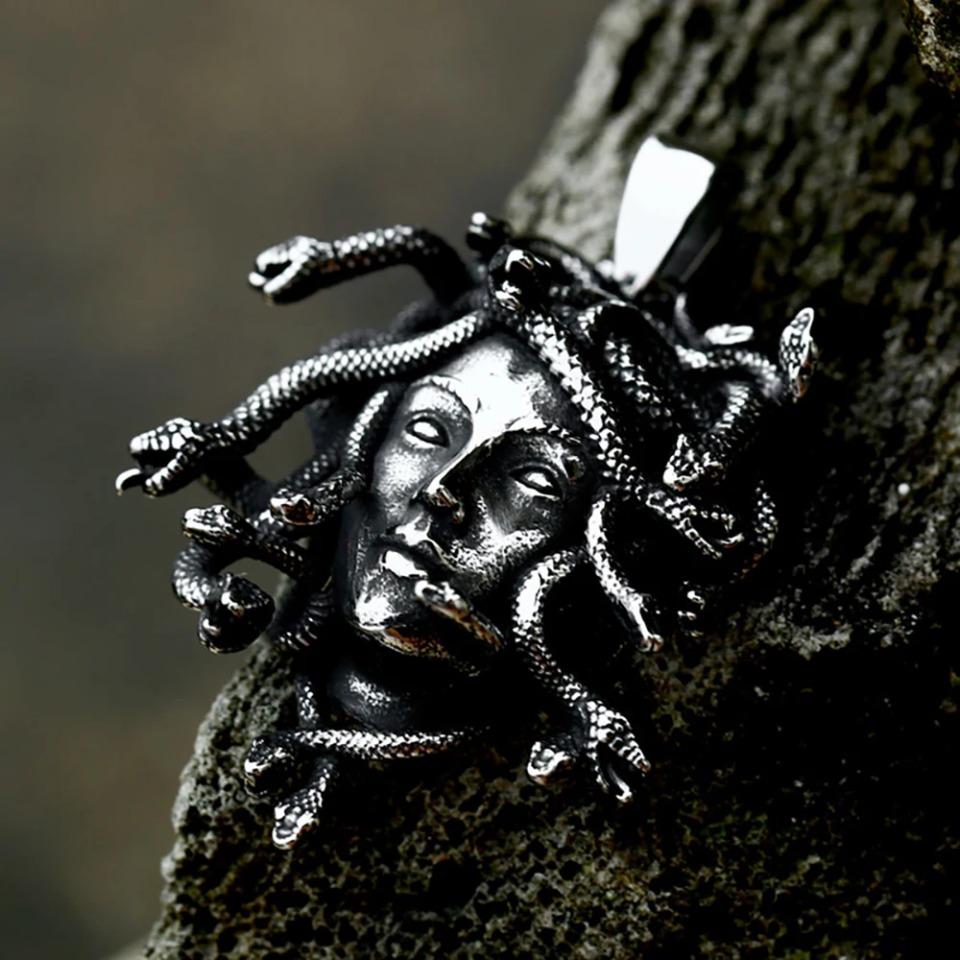 Gothic 316L Stainless Steel Classic Medusa Pendant Necklace for Men Women Fashion Vintage Snake Necklace Party Jewelry