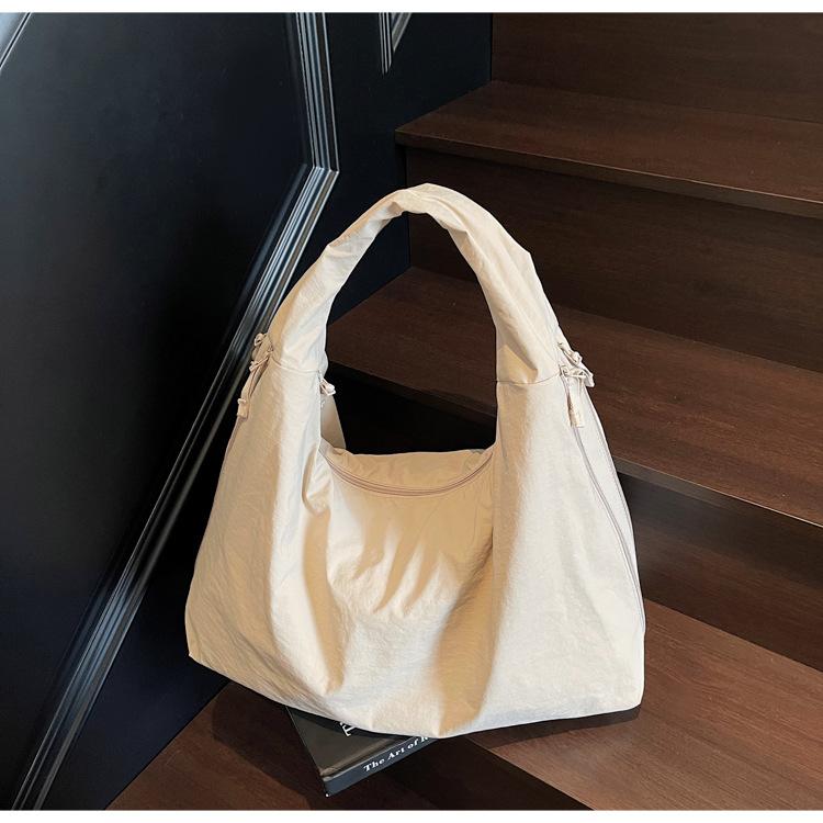 Korean Casual Relaxed Lazy Style Large Capacity Underarm Tote Bag Versatile Solid Color Fashionable Commuter Shoulder Bag