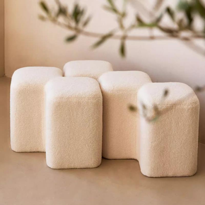 Nordic Shoe Changing Stool Luxury Low Stools Minimalist Aesthetic Modern Living Room Stool Relaxing Decorative Entrance Stools