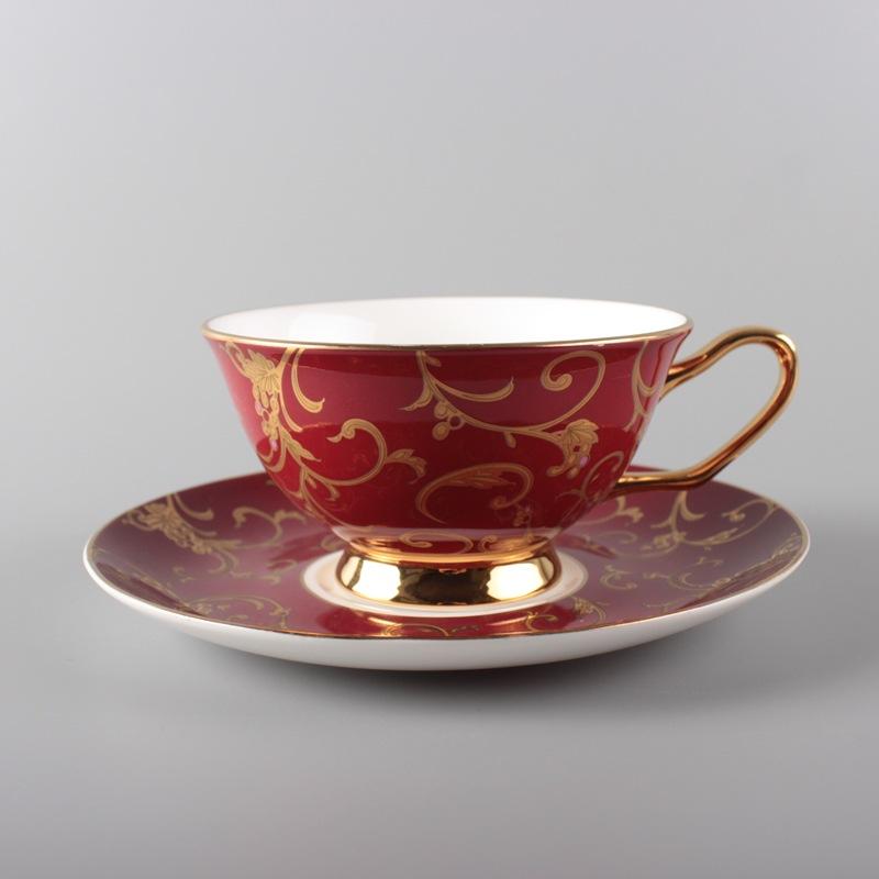 

1 комплект, винтажный набор чайных чашек из костяного фарфора, изысканная керамическая кофейная чашка с цветочным узором и золотой отделкой, декор для столовой и стола 101-200ml