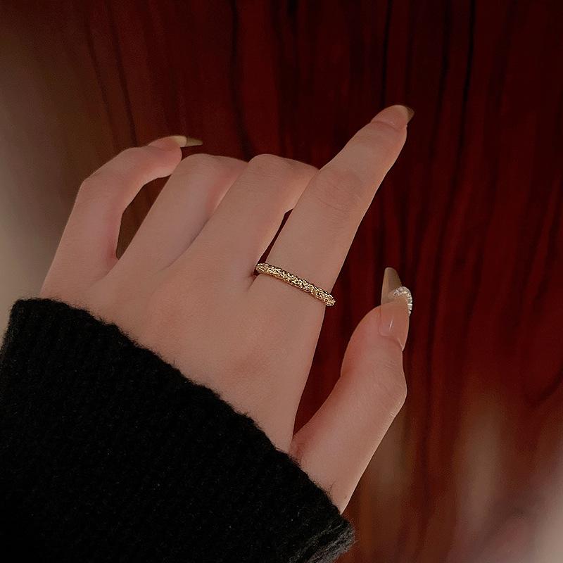 Elegant Adjustable Plain Band Ring for Women - Creative Luxury Design, Perfect for Index Finger and Versatile Style.